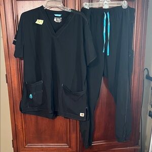 Carhartt Black Scrub Set with Teal Drawcord Accents Top XL pants 2XL petite